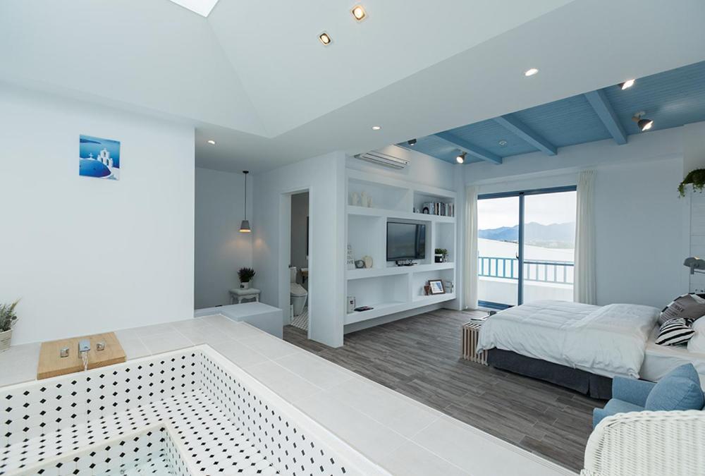 Апартаменты Blue White Уцзе Экстерьер фото